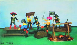 airgamboys 07602 - 3 Mosqueteros y 3 piratas con cañon, balsa y mesa